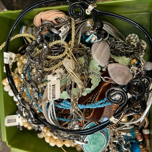 3lbs 6.1oz vintage to now repair / wear / create jewelry bag - Picture 7 of 8